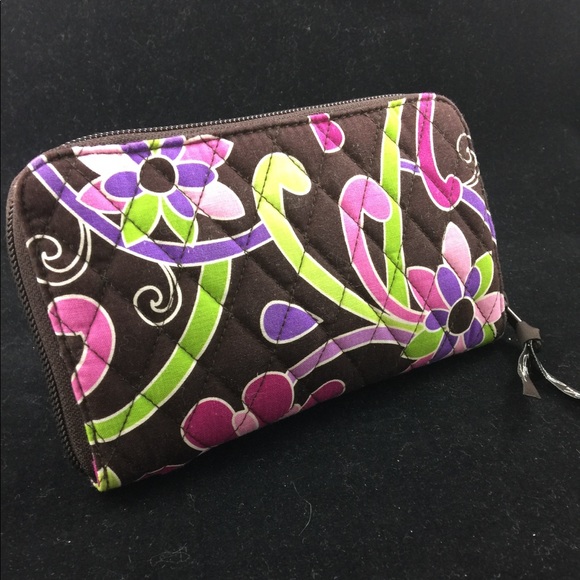 Vera Bradley zip around quilted wallet - Picture 2 of 8